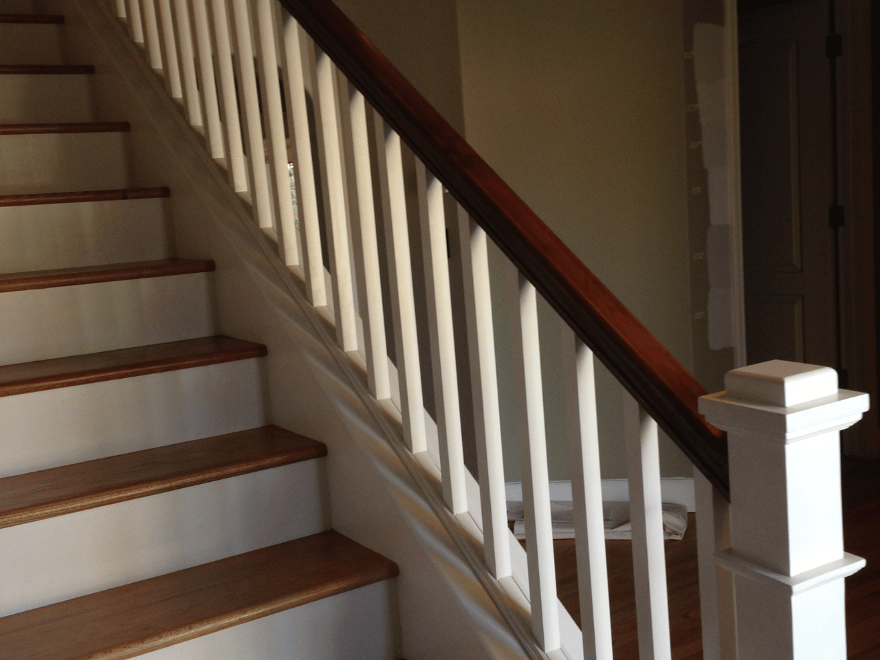 Elegant Wood Baluster Staircase Design